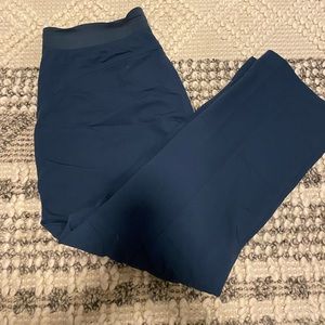 Figs Kade Cargo scrub pants size L petite